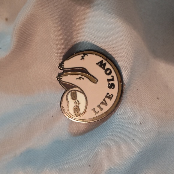 Sloth Live Slow pin - Picture 1 of 2